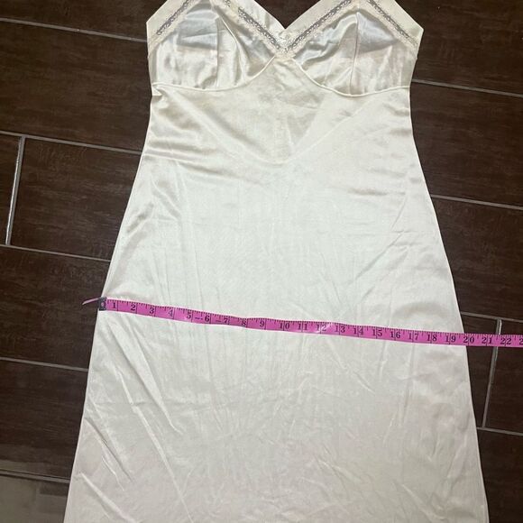 Lorraine nude nylon vintage slip sz 34 Tall - Picture 7 of 9